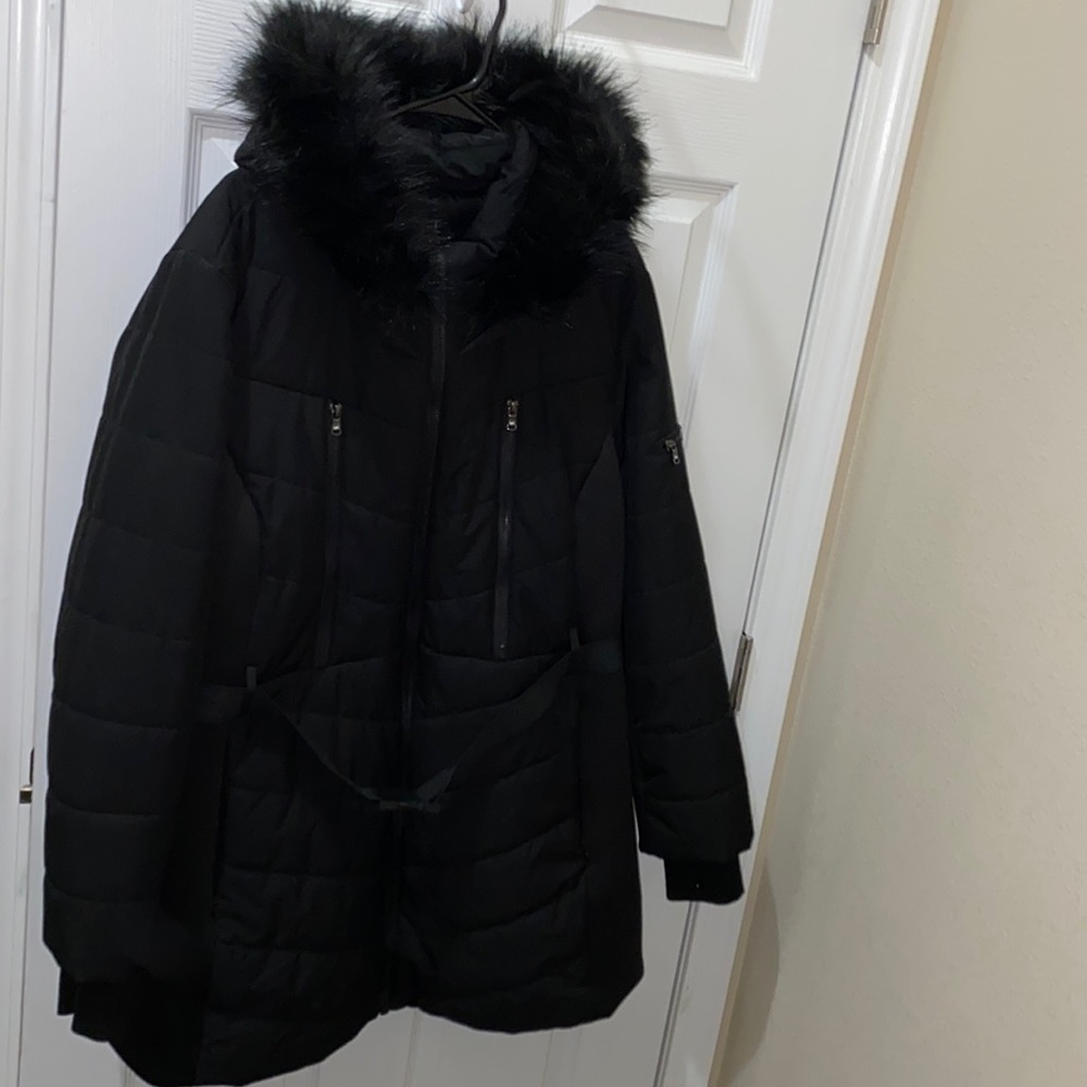 MICHAEL KORS PUFFER JACKET WITH FUR HOOD TRIM AND CLIP BELT